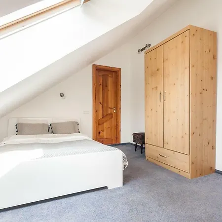 With 3 Bedrooms In Old Town By Urban Rent *