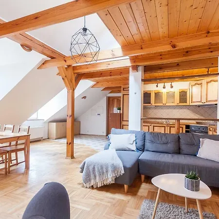 Apartment With 3 Bedrooms In Old Town By Urban Rent