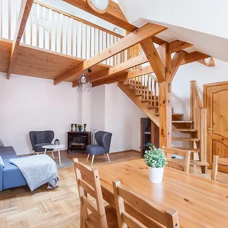 With 3 Bedrooms In Old Town By Urban Rent *