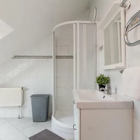 With 3 Bedrooms In Old Town By Urban Rent