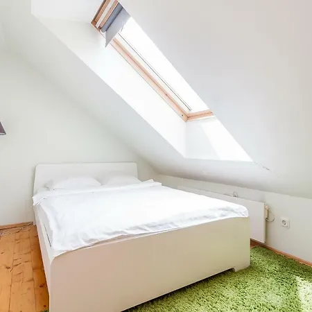 With 3 Bedrooms In Old Town By Urban Rent