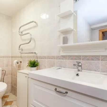 Apartment With 3 Bedrooms In Old Town By Urban Rent *